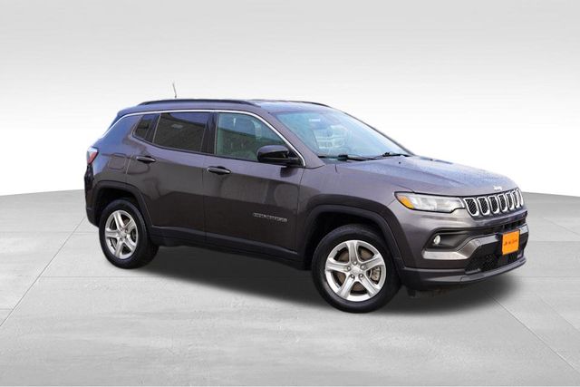 2024 Jeep Compass Latitude photo 2