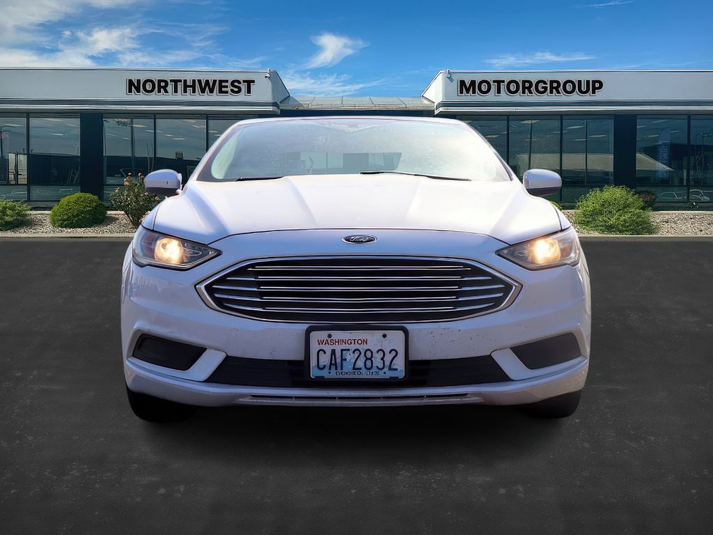 2017 Ford Fusion SE photo 2