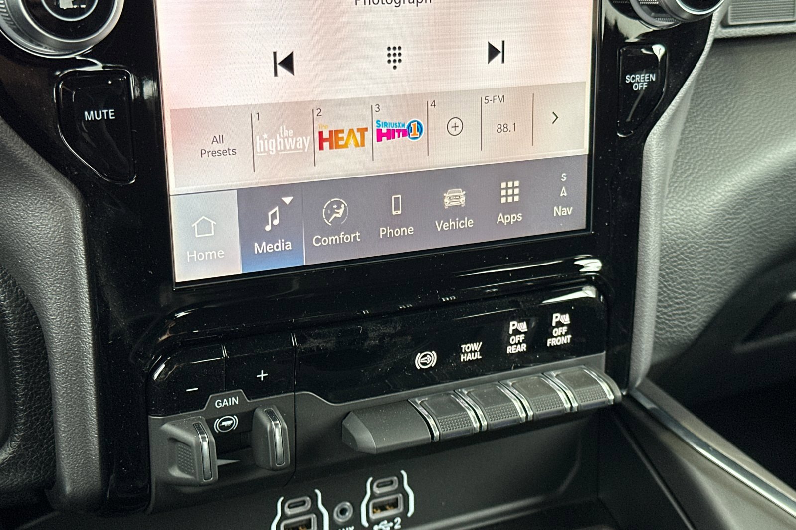 2025 Ram 2500 Laramie photo 17