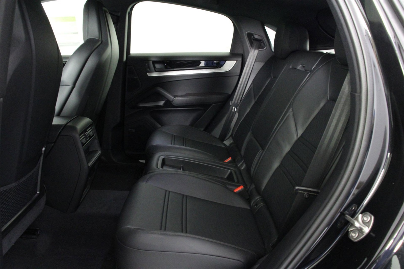 2025 Porsche Cayenne E-Hybrid photo 16