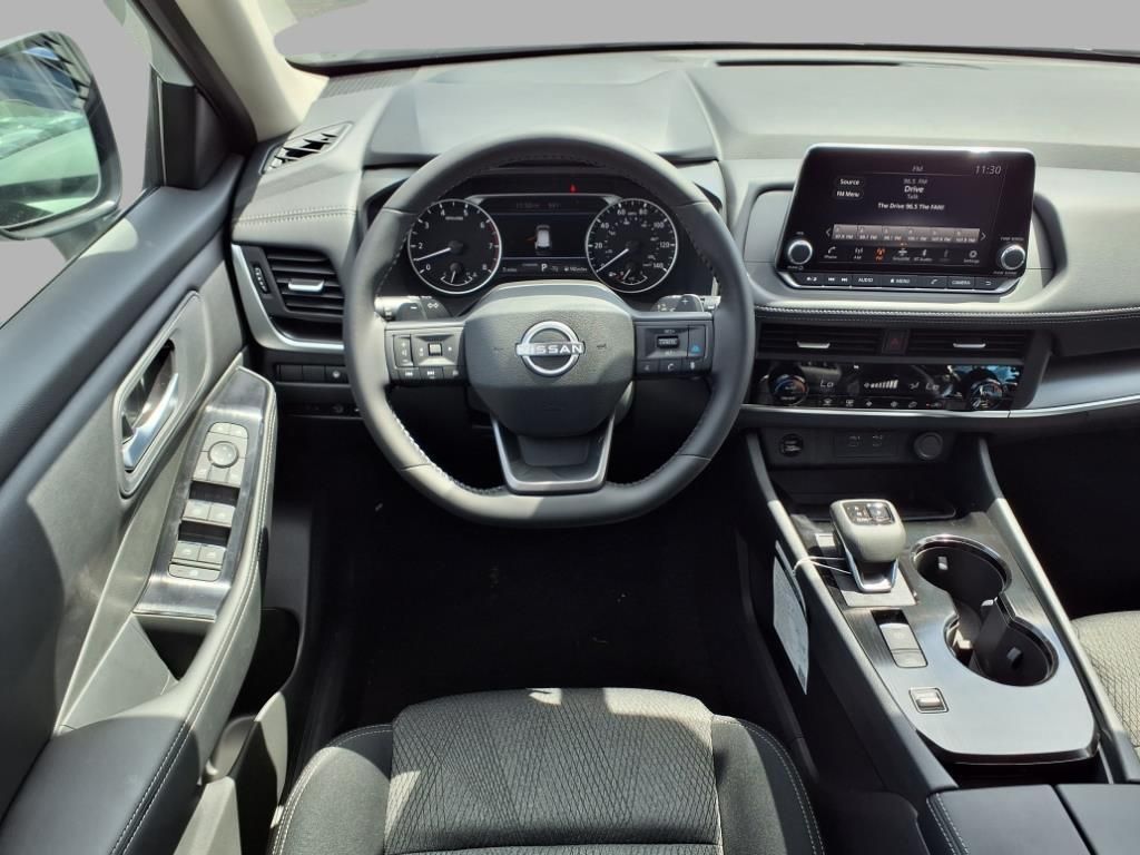 2026 Nissan Rogue SV photo 2