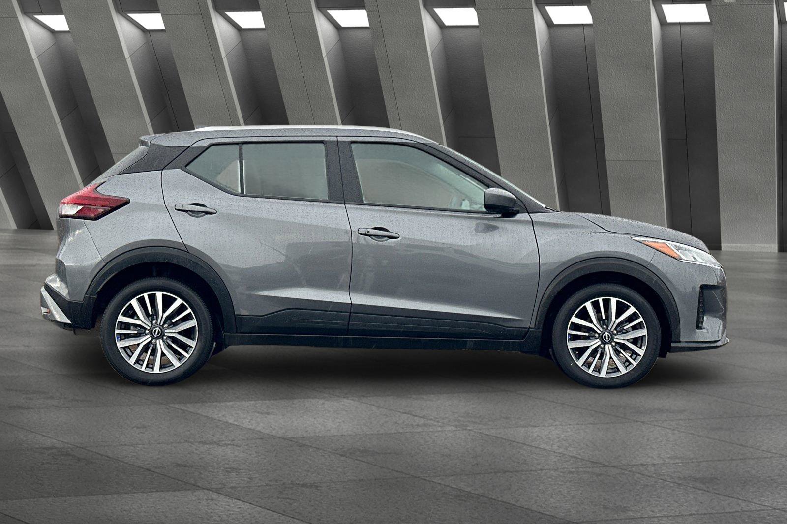 2024 Nissan Kicks SV photo 2