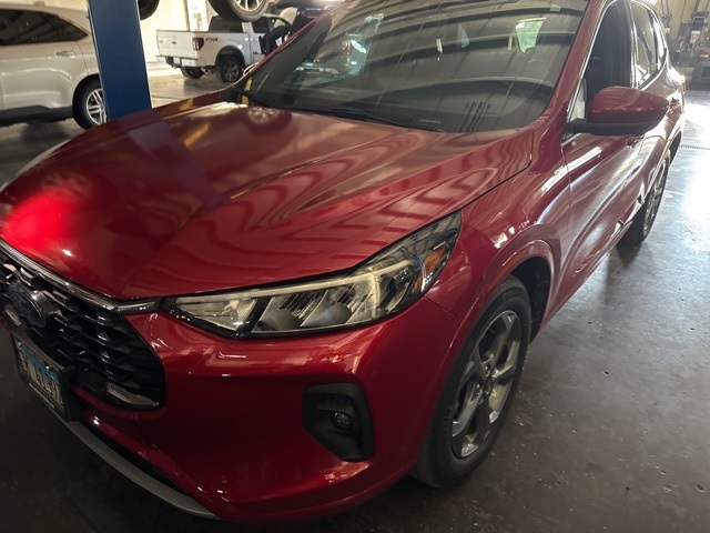 2023 Ford Escape ST-Line Select's photo