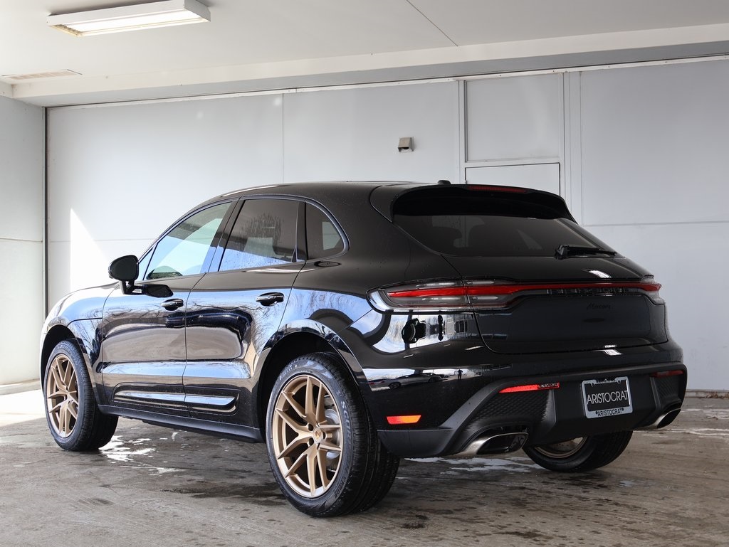 2025 Porsche Macan T photo 3