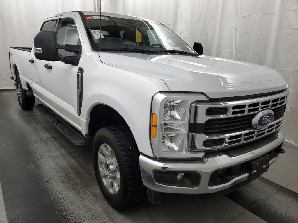 2023 Ford F-350 XLT photo 4