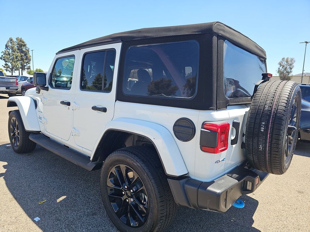 2022 Jeep Wrangler Unlimited Sahara 4xe photo 2