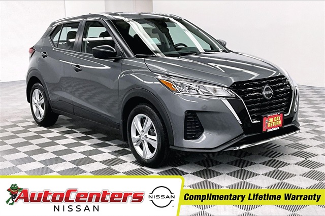 2025 Nissan KICKS PLAY Base's photo