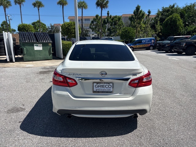 2016 Nissan Altima 2.5 SR photo 3