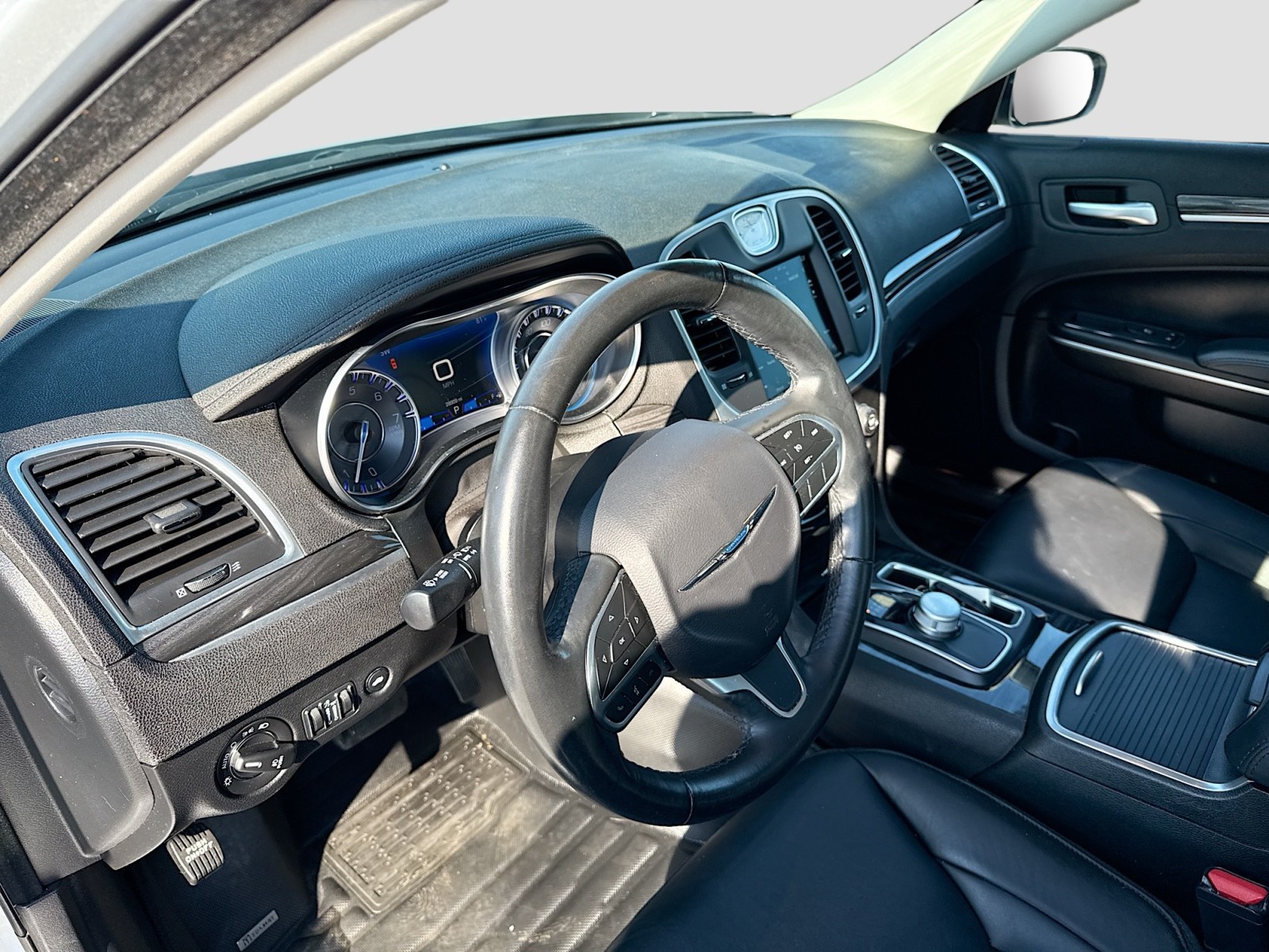 2019 Chrysler 300 Touring photo 9