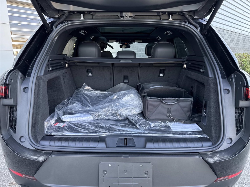 2025 Land Rover Range Rover Sport SE photo 6