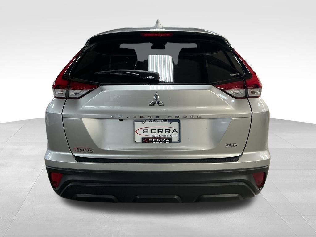 2024 Mitsubishi Eclipse Cross LE photo 3