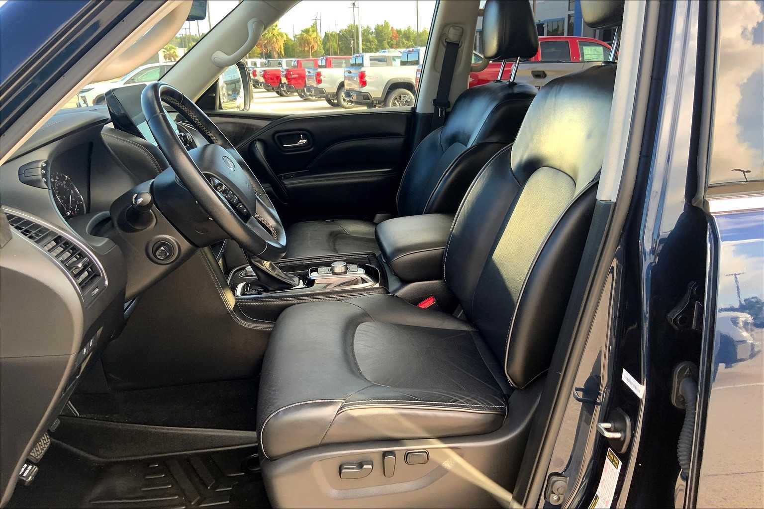 2022 Infiniti QX80 Luxe photo 7
