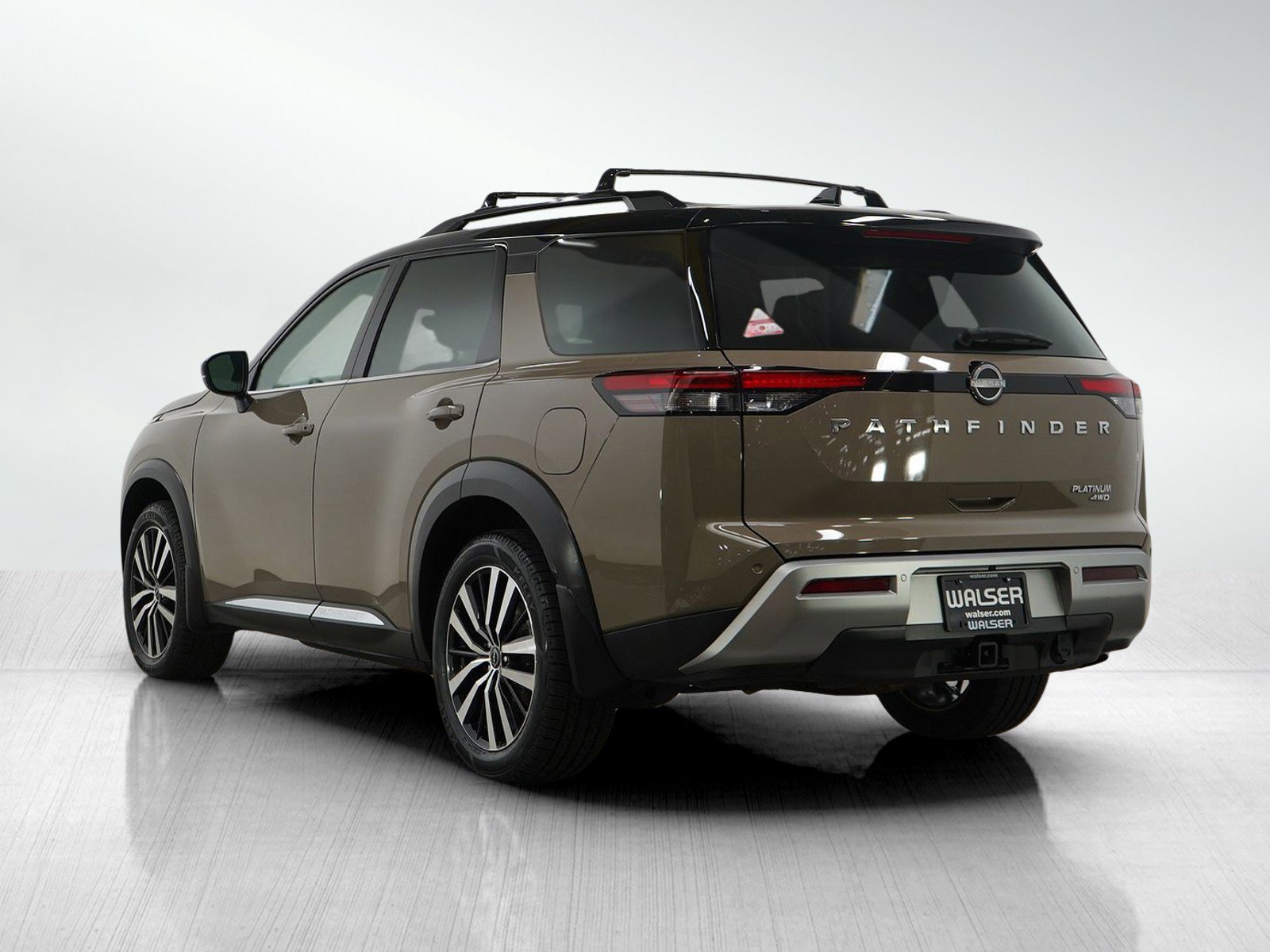 2023 Nissan Pathfinder Platinum photo 3