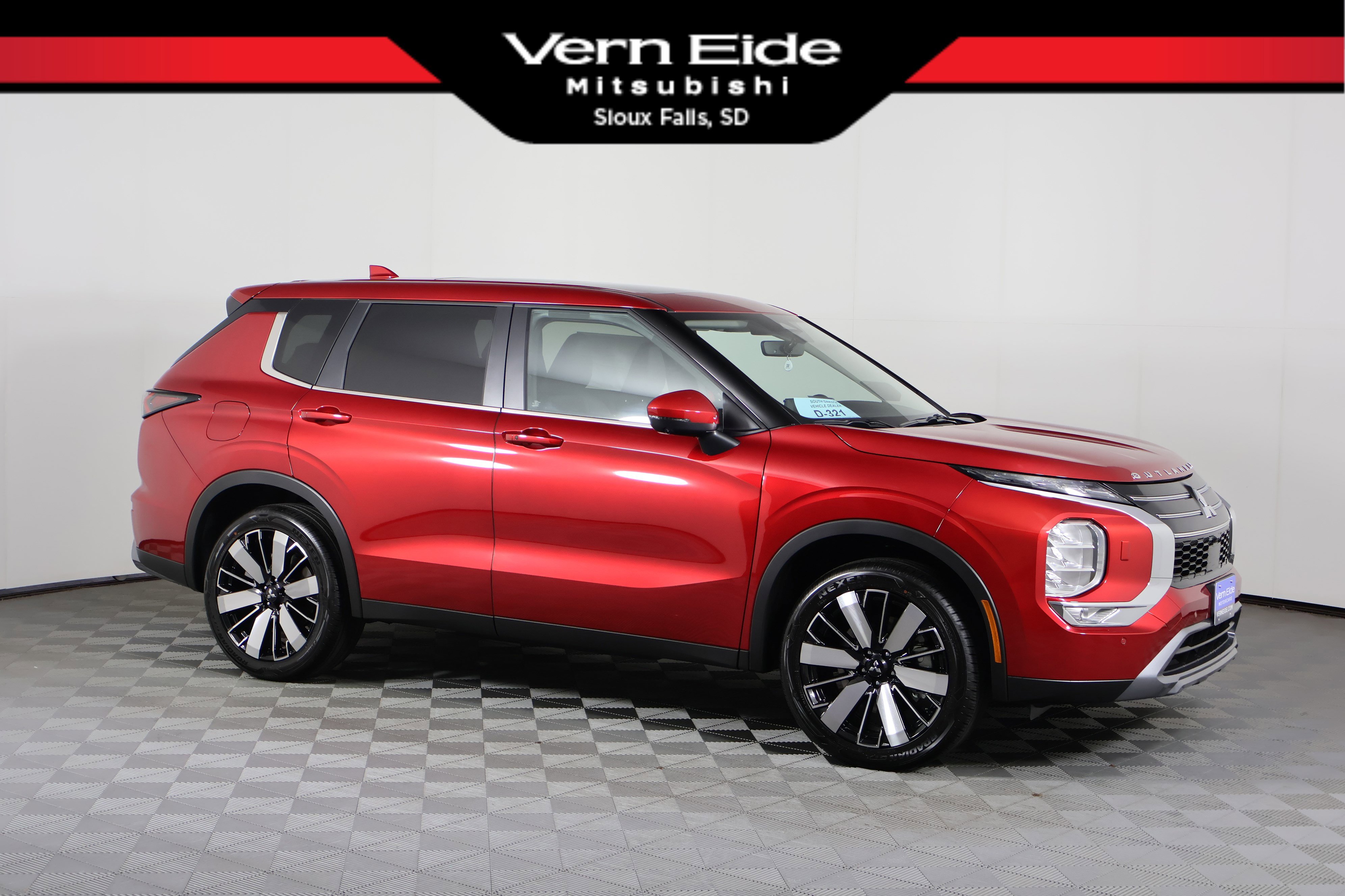 2025 Mitsubishi Outlander SE's photo