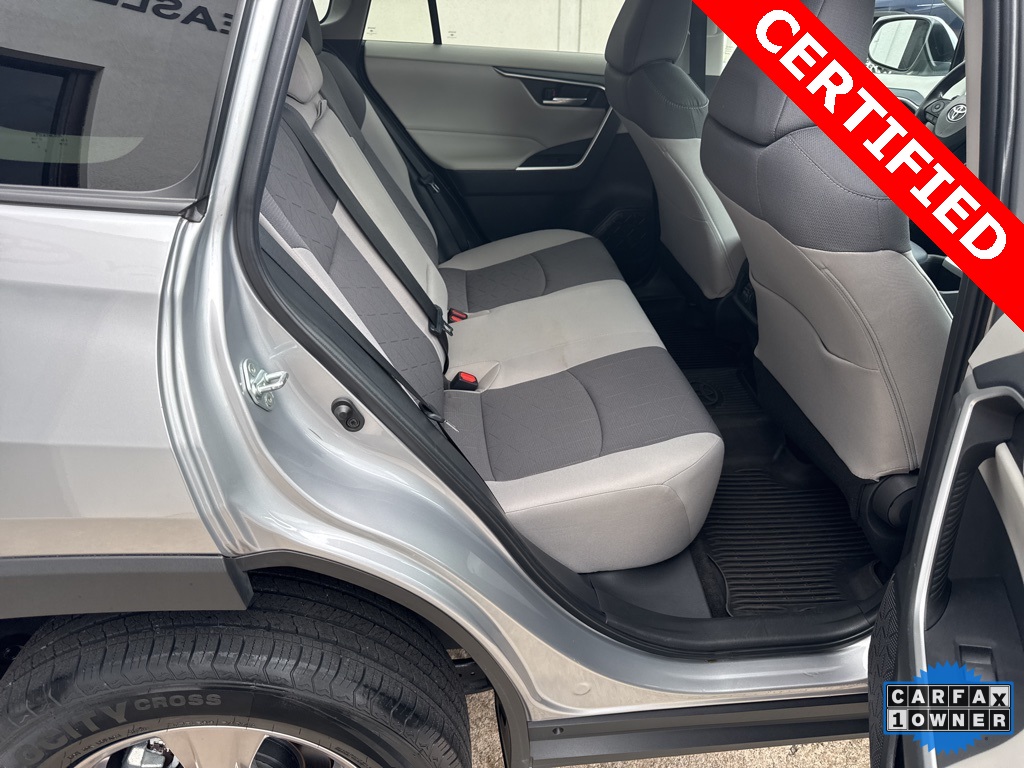 2023 Toyota RAV4 XLE photo 3