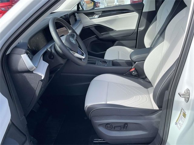 2025 Volkswagen Tiguan SE photo 2