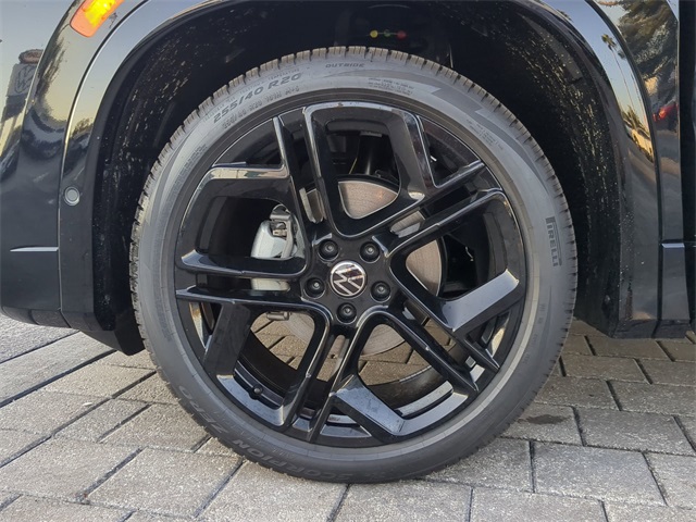2025 Volkswagen Tiguan SE R-Line Black photo 22