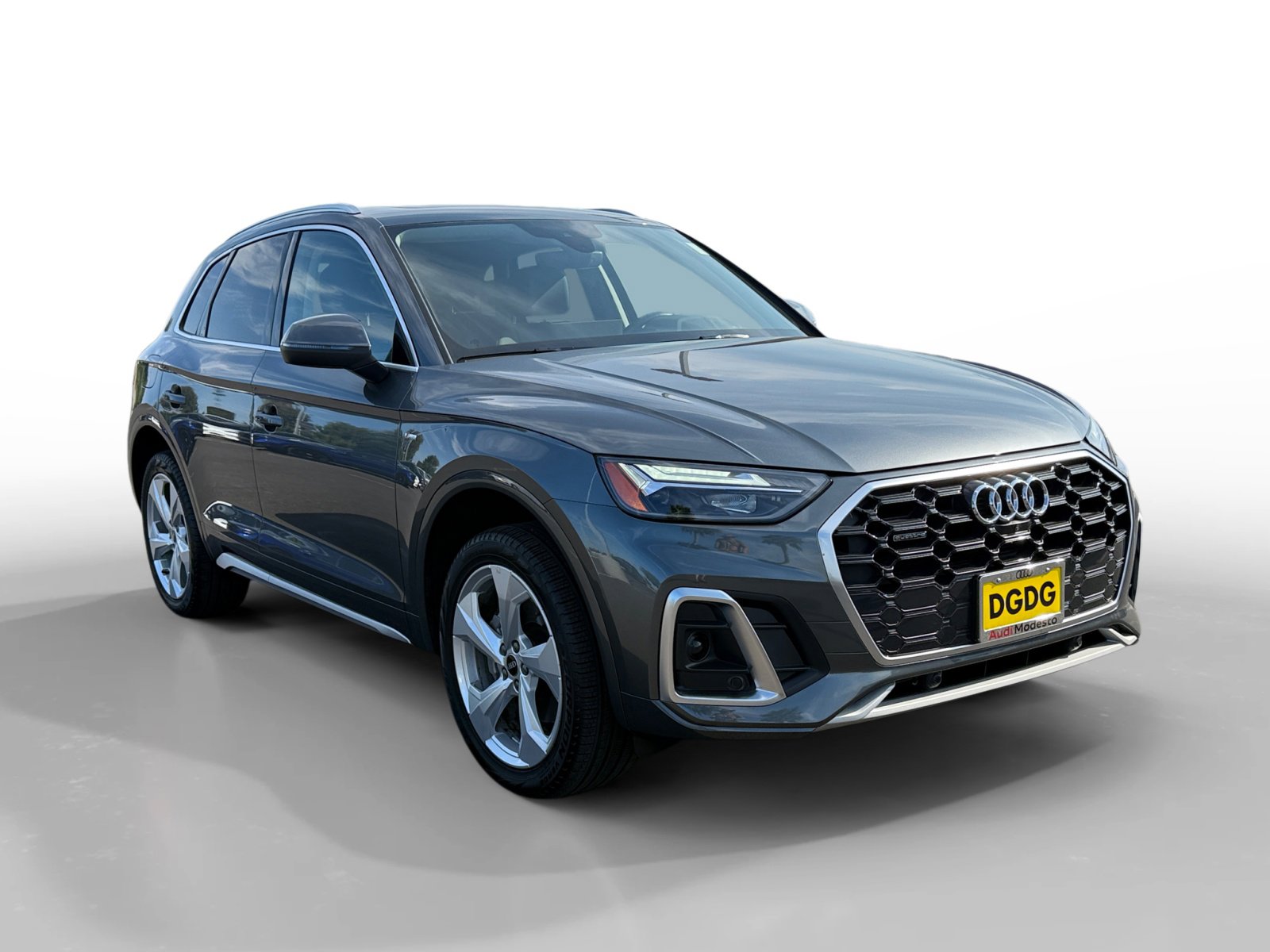 2025 Audi Q5 45 S line Premium Plus photo 3