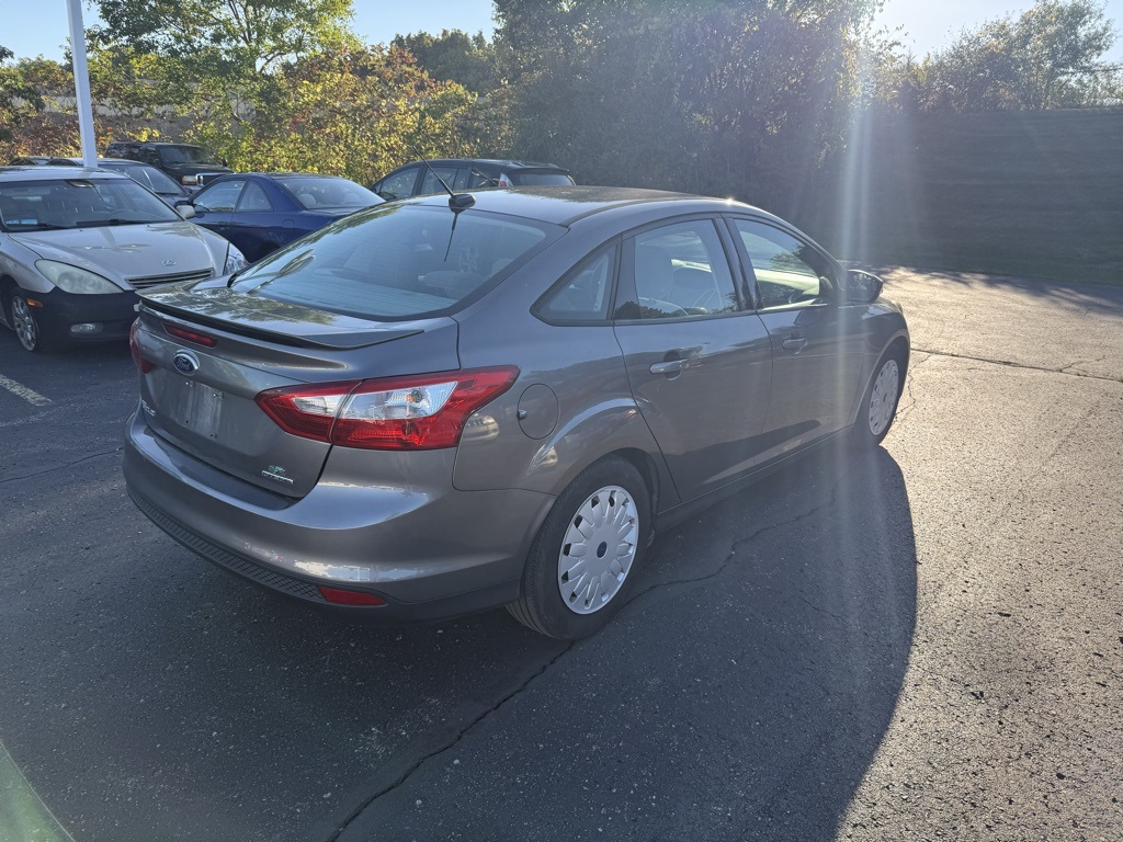 2014 Ford Focus SE photo 3
