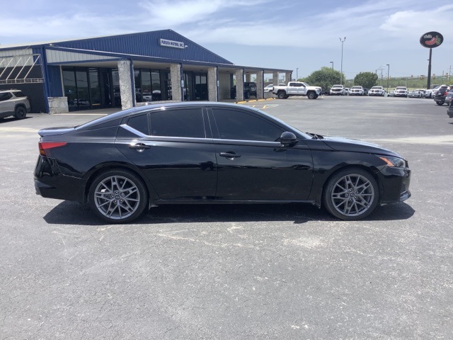 2023 Nissan Altima SR photo 8