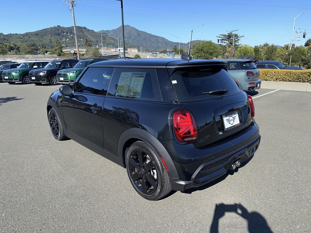 2023 Mini Cooper S Iconic photo 3