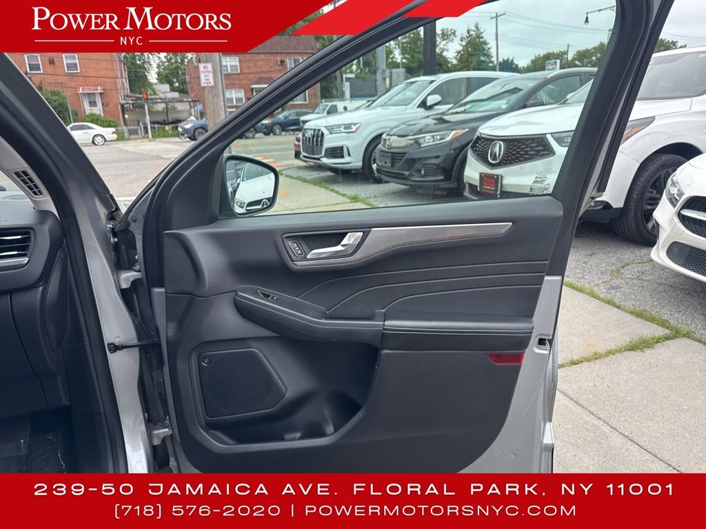 2021 Ford Escape Titanium photo 12