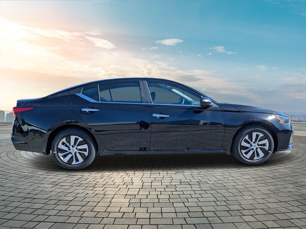 2025 Nissan Altima S photo 2