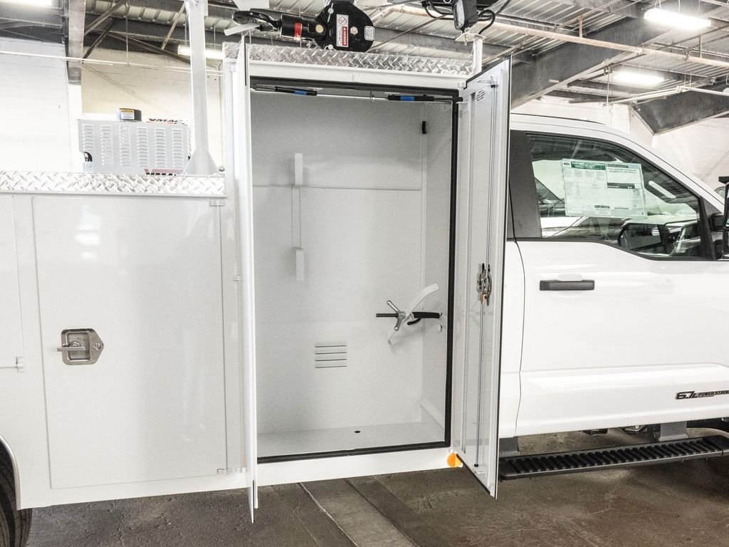 2024 Ford F-600 photo 21