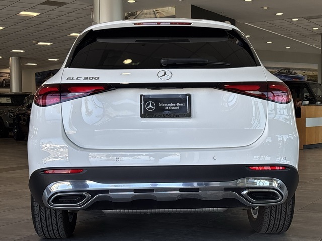 2025 Mercedes Benz GLC 300 photo 4