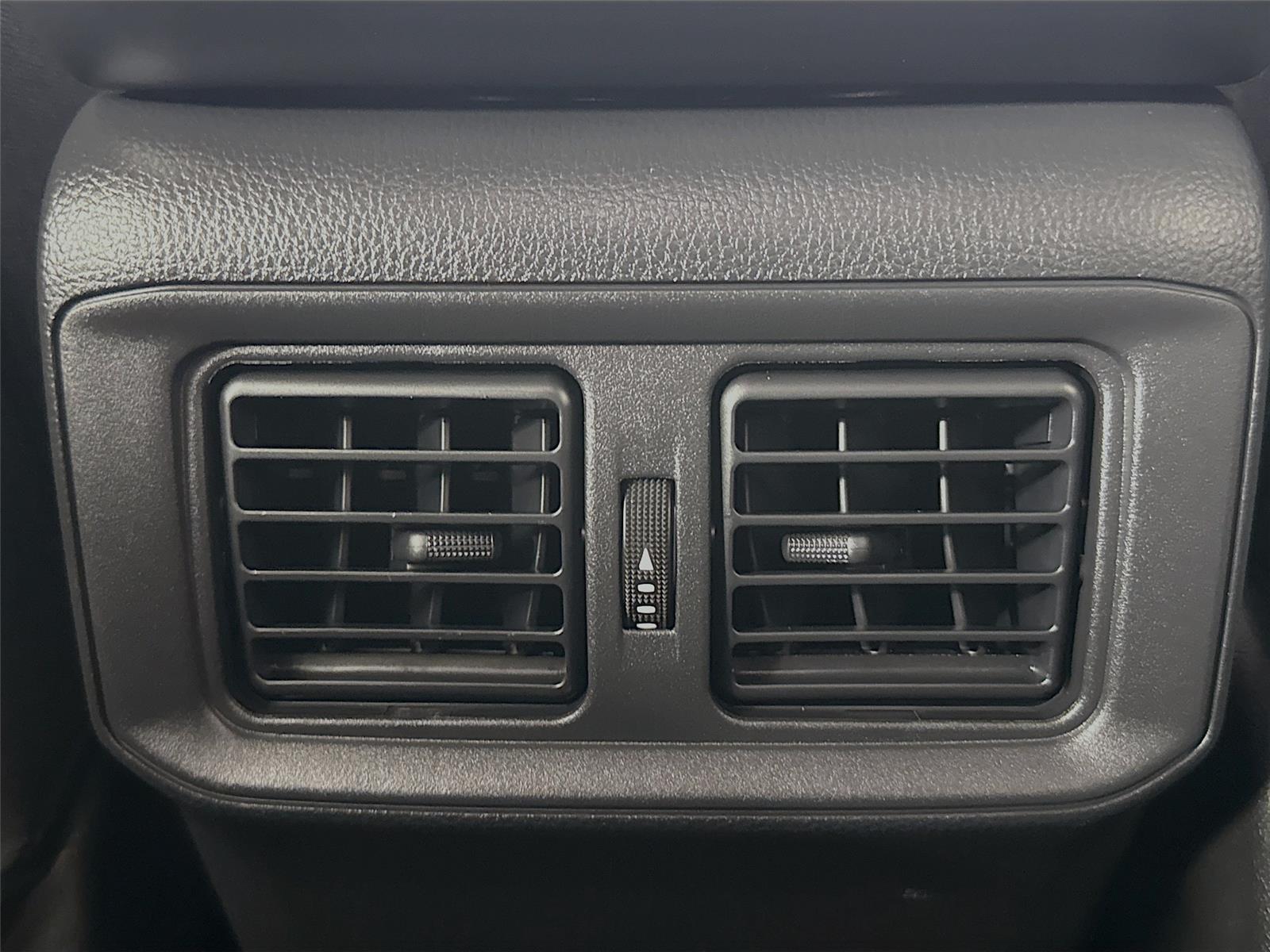 2024 Toyota RAV4 Hybrid XLE photo 33