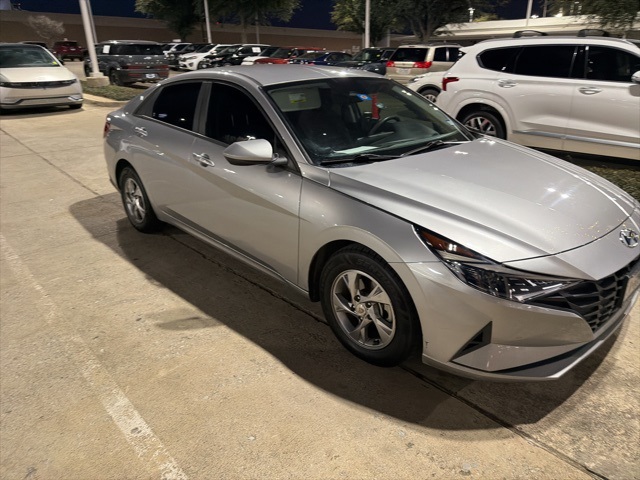 2021 Hyundai Elantra SE's photo