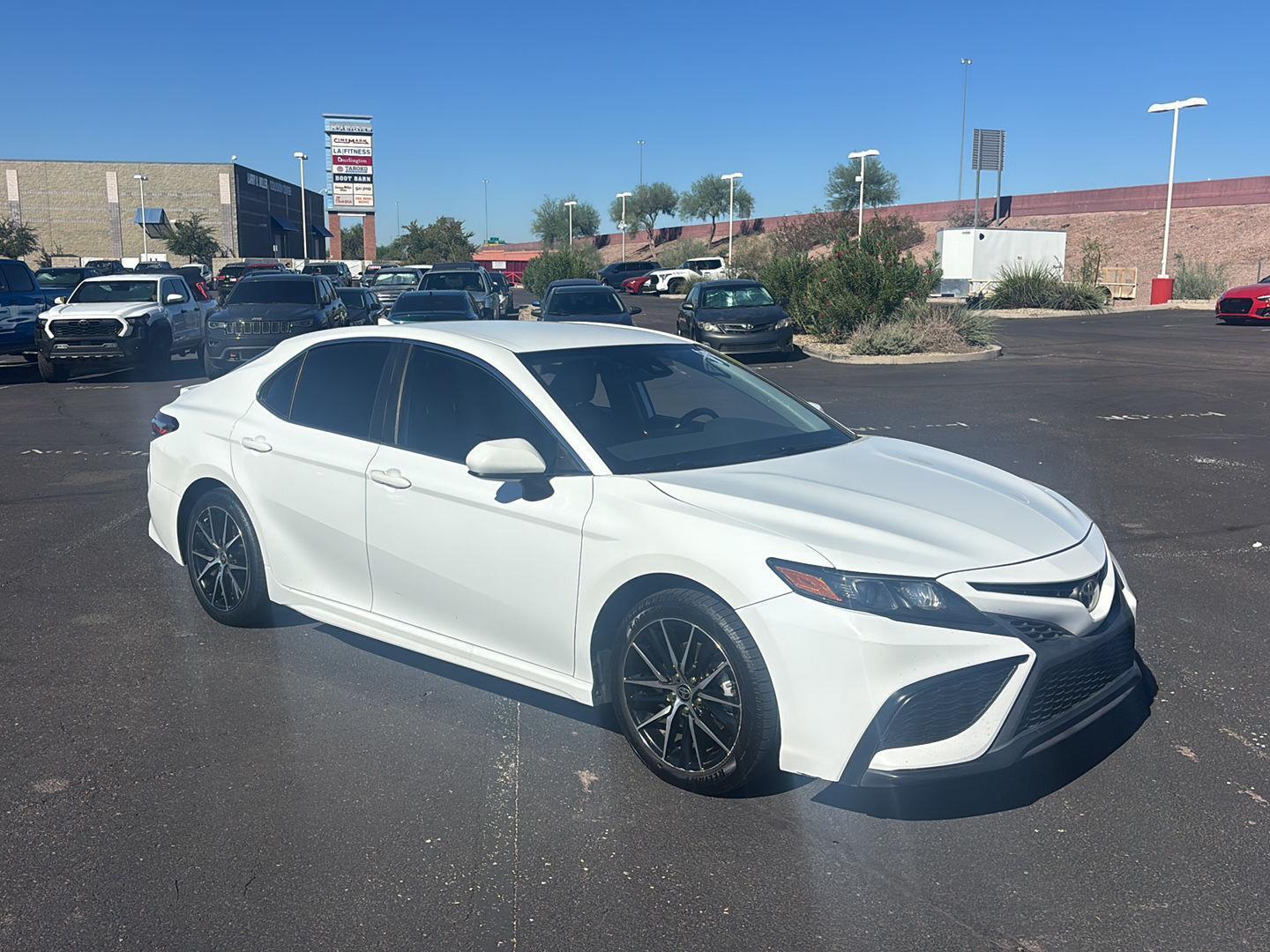 2021 Toyota Camry SE photo 6