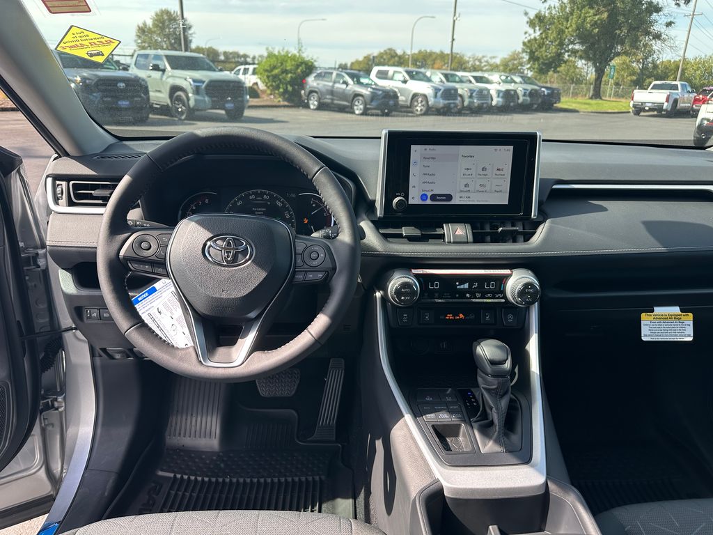 2025 Toyota RAV4 XLE photo 15