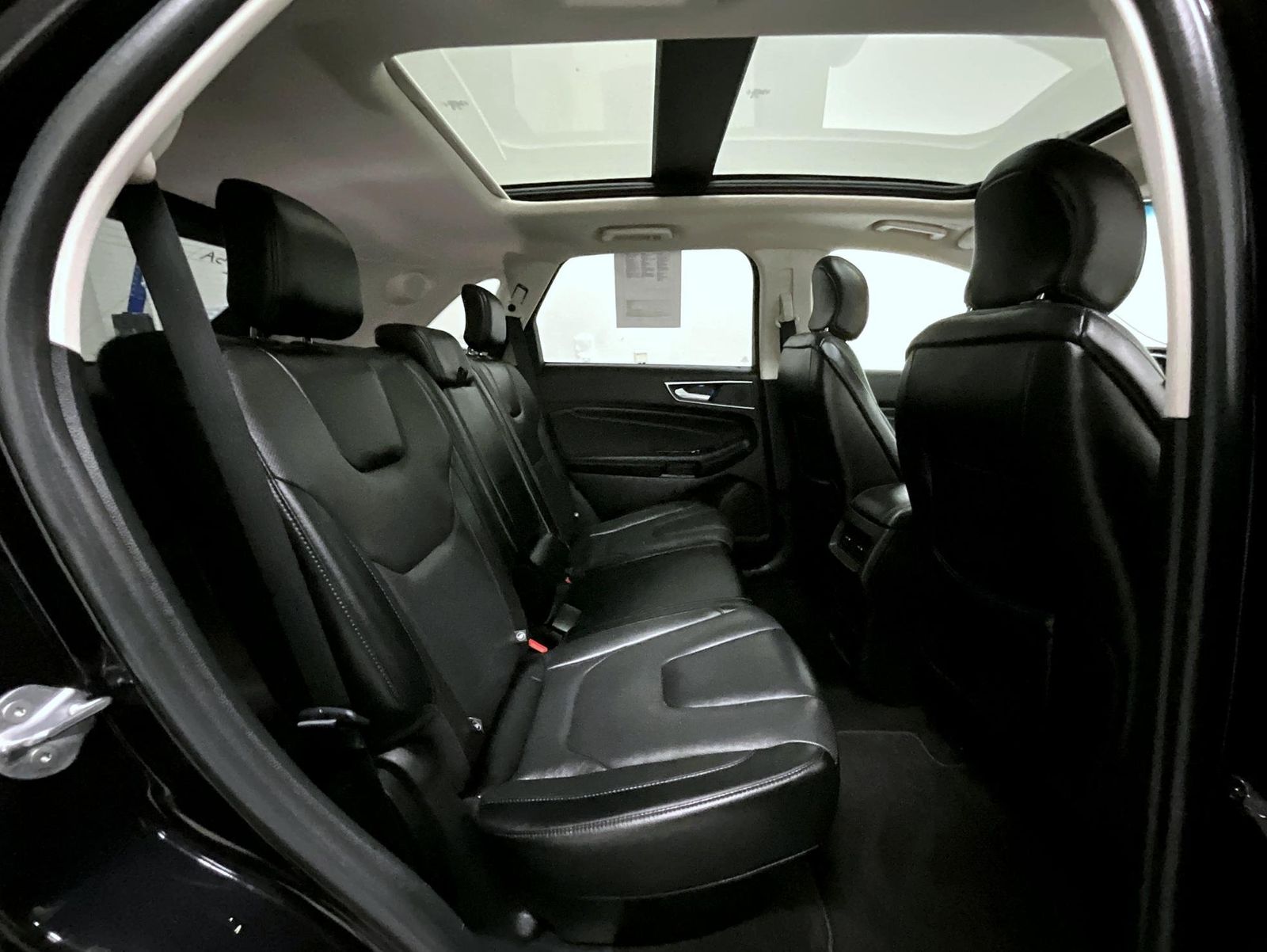 2019 Ford Edge Titanium photo 17