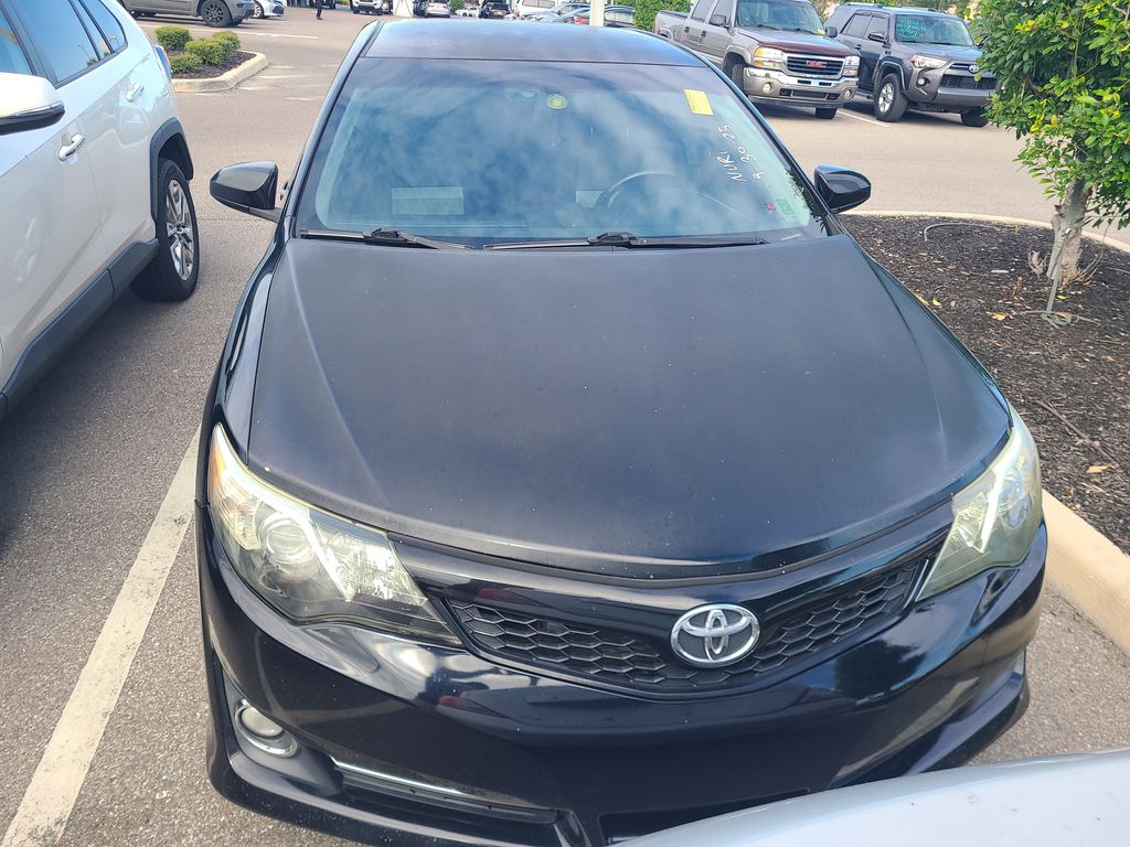 2014 Toyota Camry SE photo 3