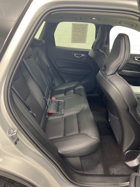 2023 Volvo XC60 B5 Plus photo 19
