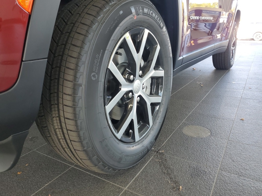 2025 Jeep Grand Cherokee Limited photo 4