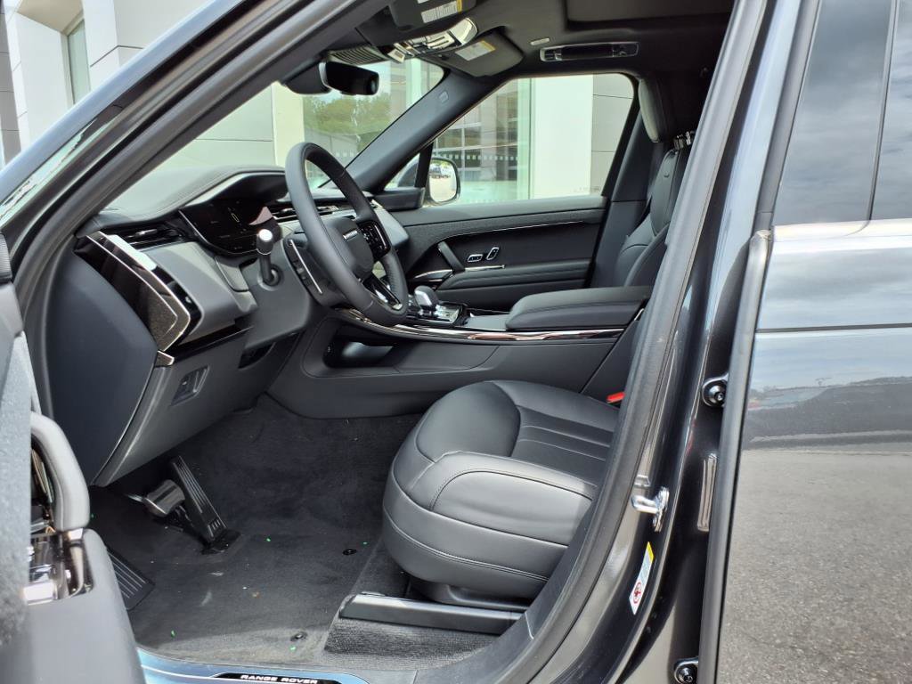 2025 Land Rover Range Rover Sport SE photo 10
