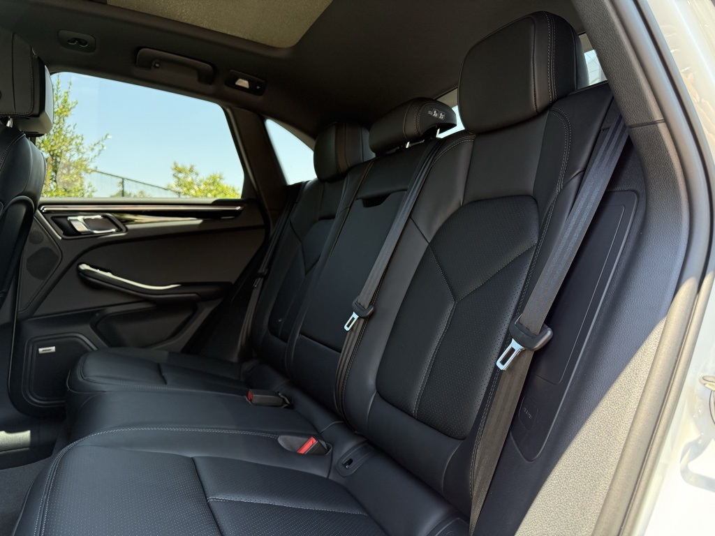 2025 Porsche Macan S photo 25