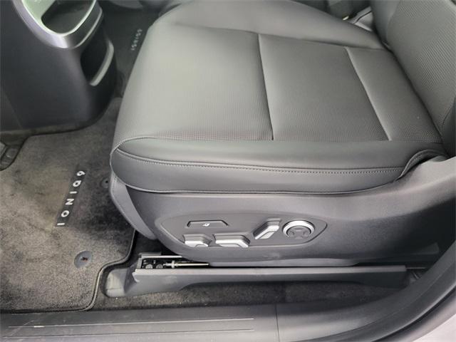 2026 Hyundai Ioniq SE photo 8