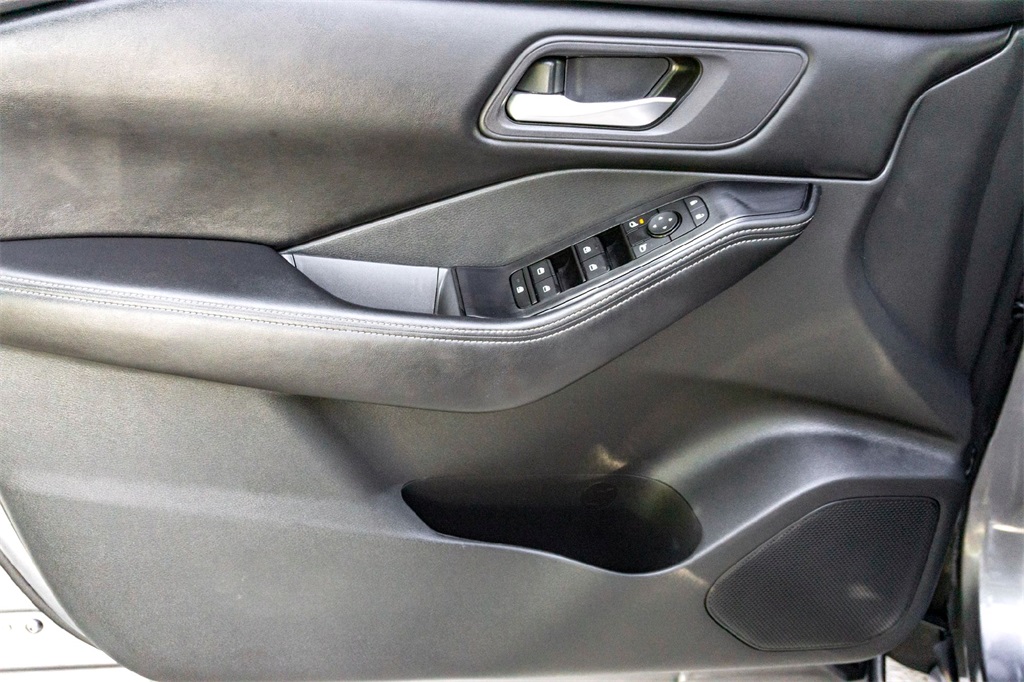 2024 Nissan Rogue SV photo 9