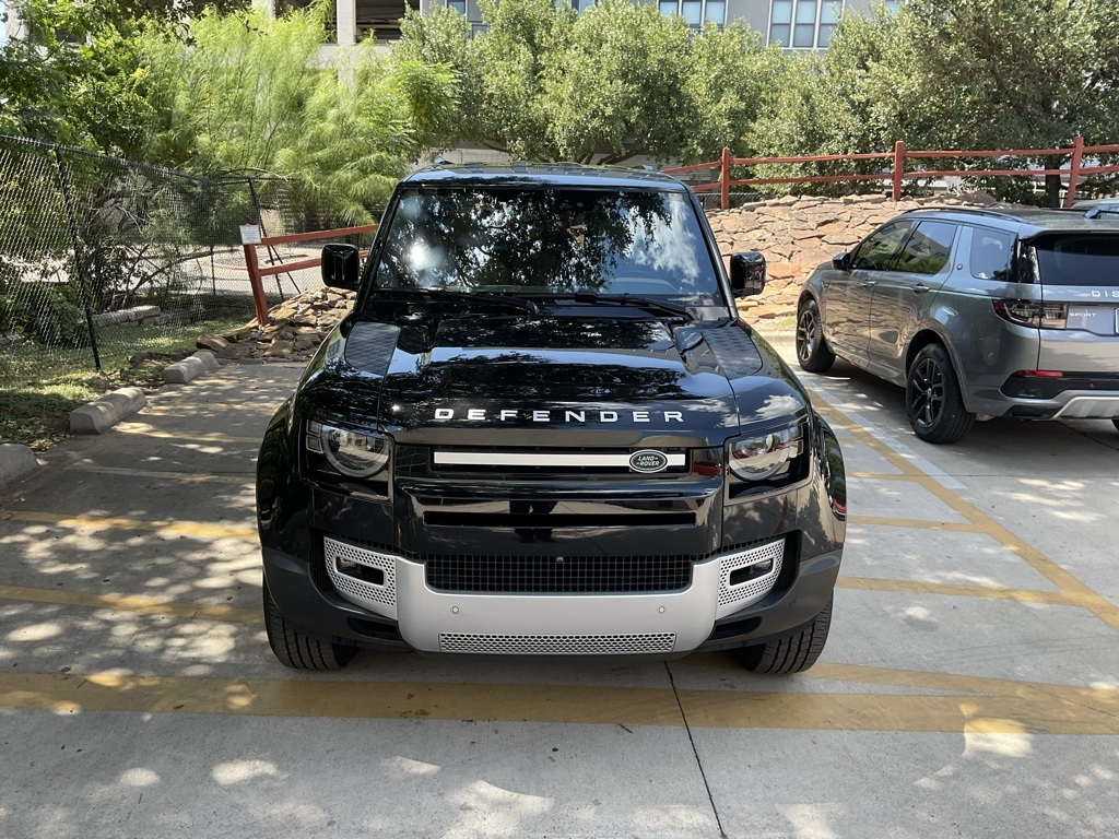 2022 Land Rover Defender 110 S photo 2
