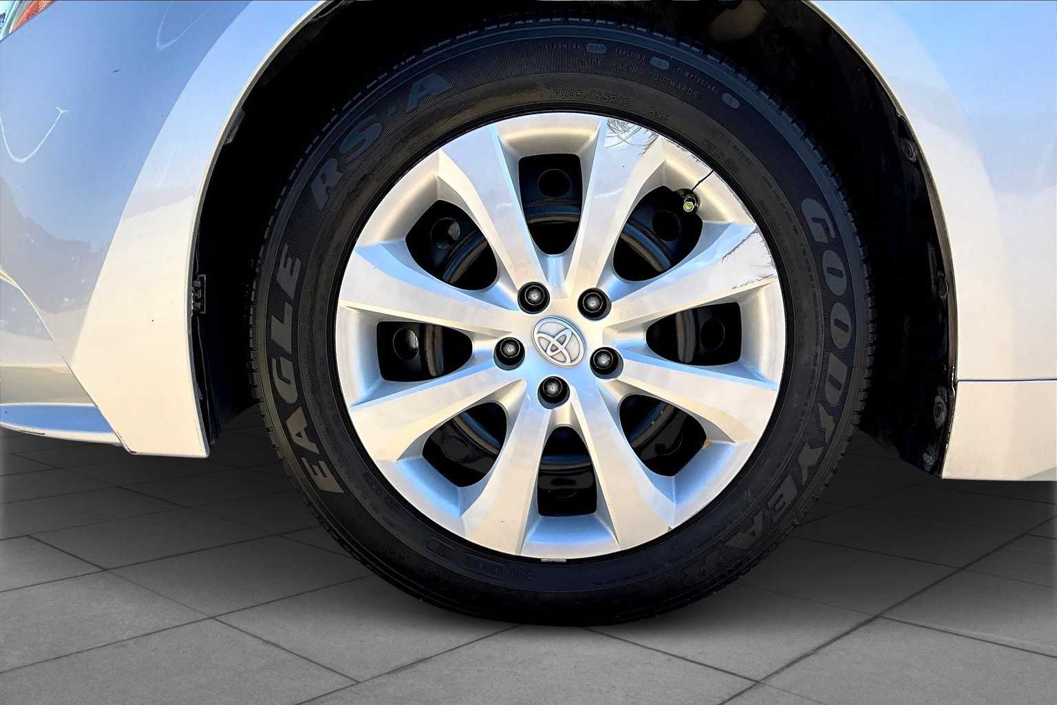 2020 Toyota Corolla LE photo 8