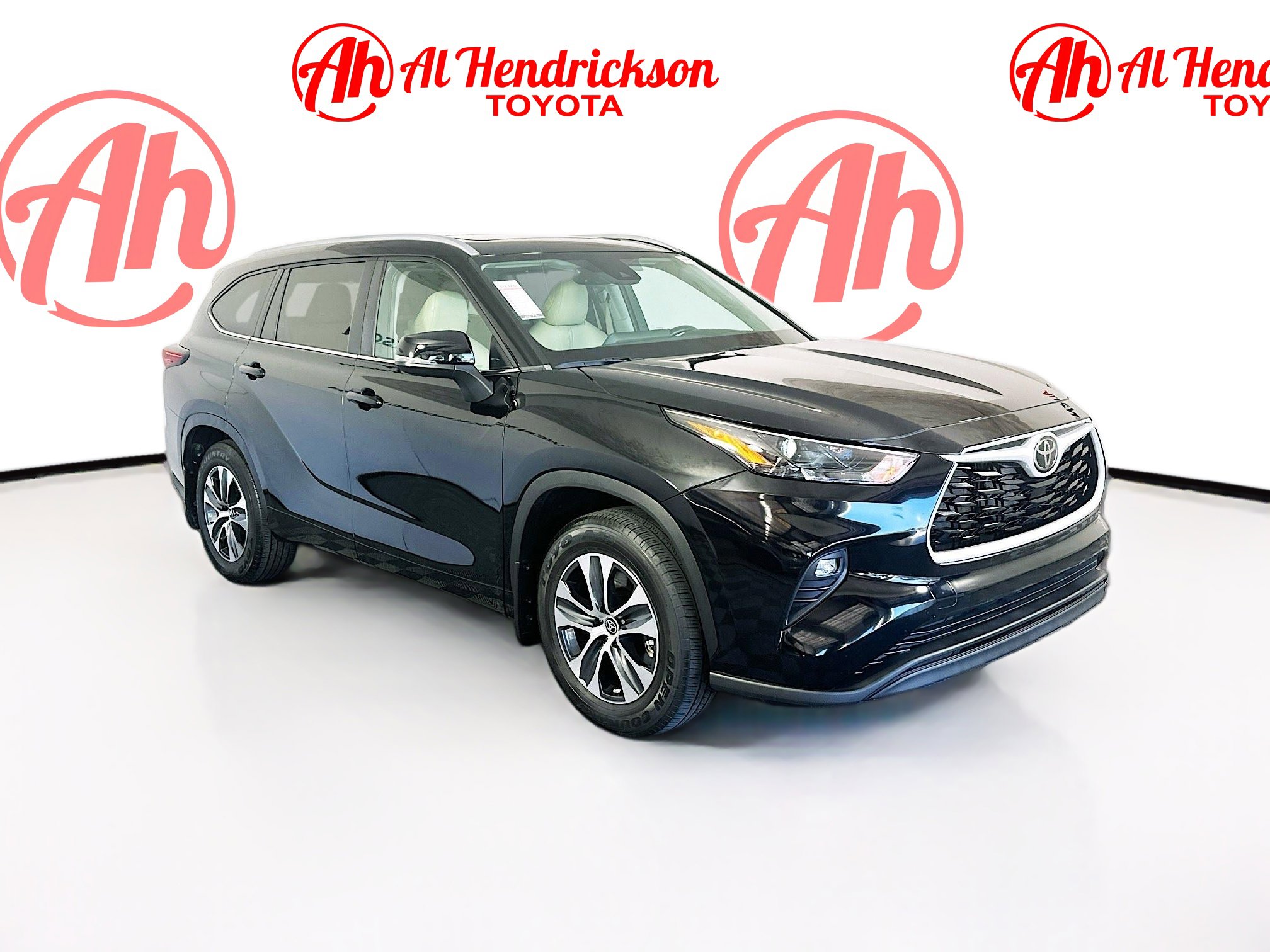 2024 Toyota Highlander XLE's photo