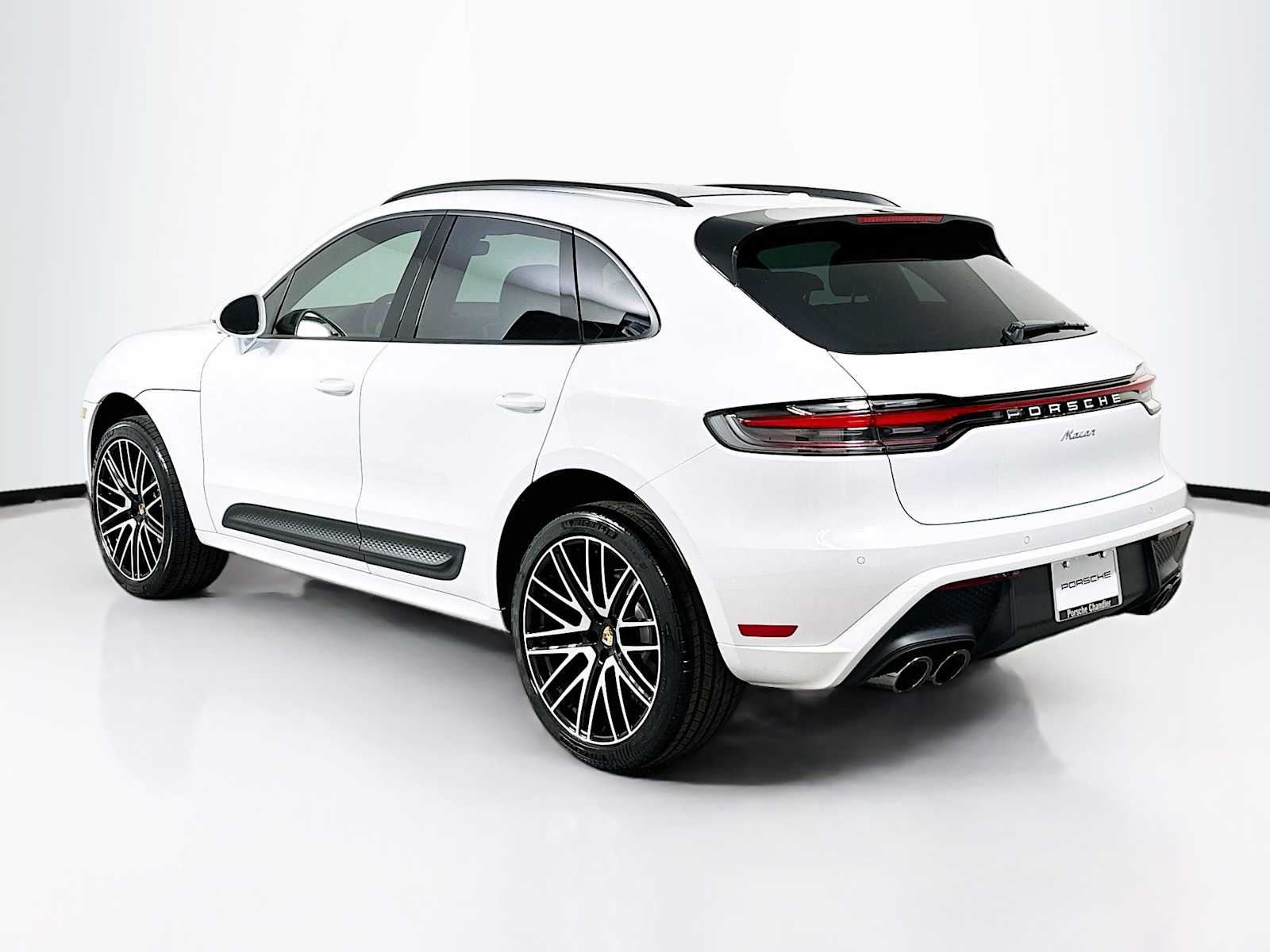 2026 Porsche Macan T photo 3