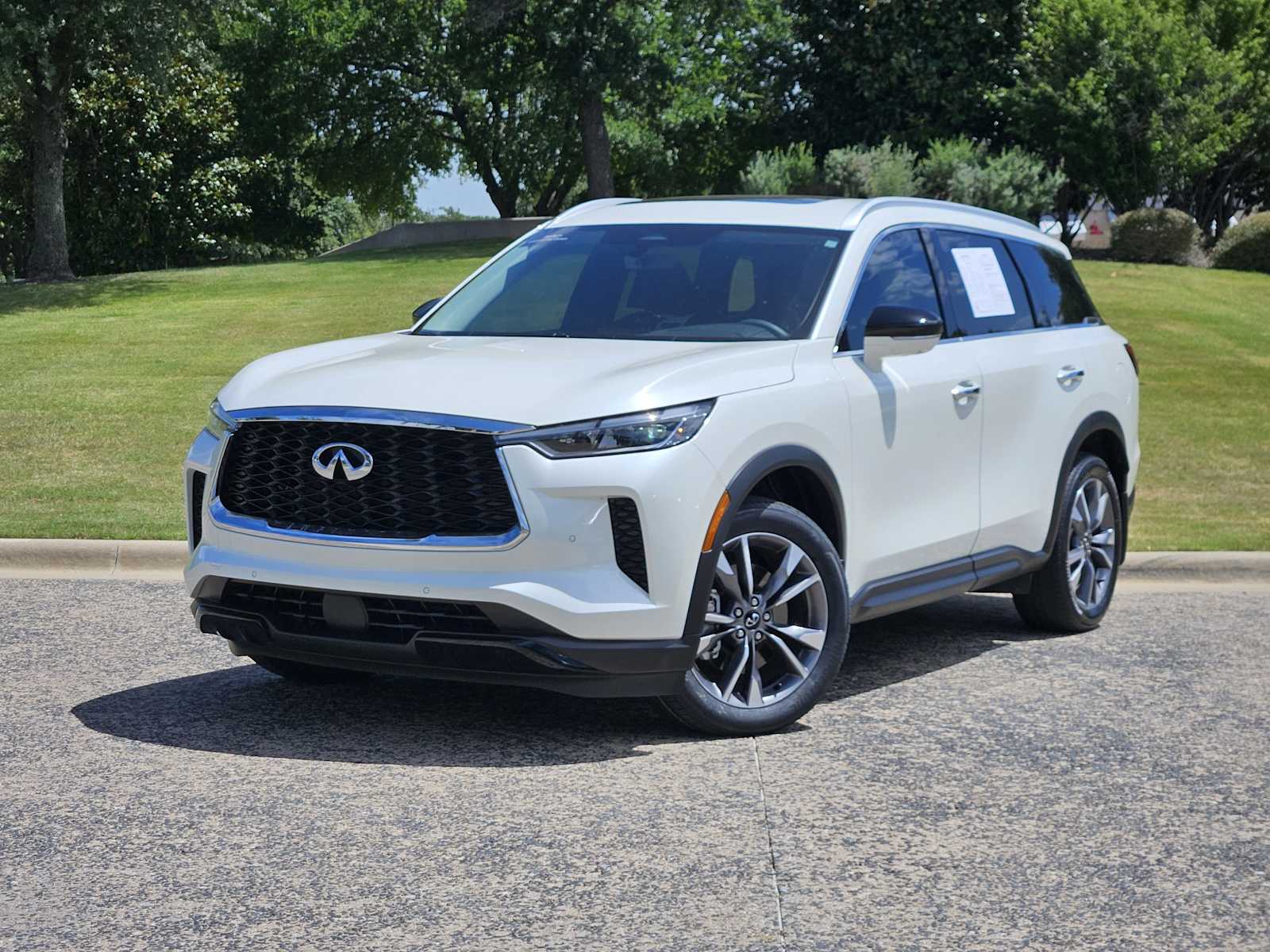2024 INFINITI QX60 LUXE