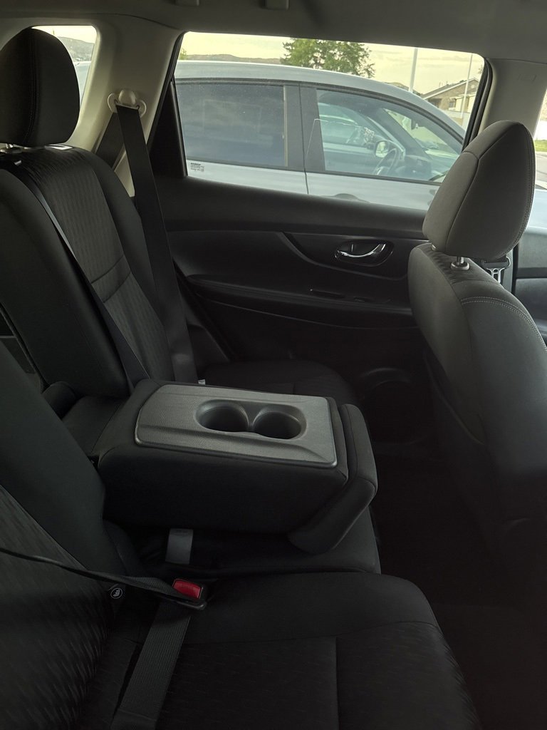 2018 Nissan Rogue SV photo 7