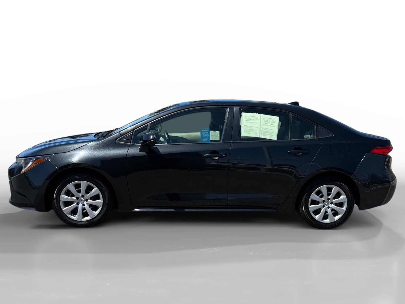 2022 Toyota Corolla LE photo 2