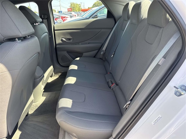 2025 Hyundai Elantra SE photo 14