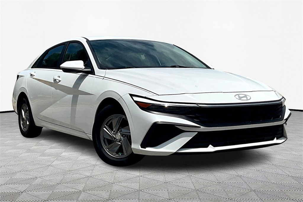 2024 Hyundai Elantra SE photo 12